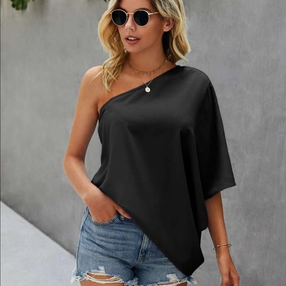 Off the shoulder asymmetrical tee batwing black - Picture 3 of 9